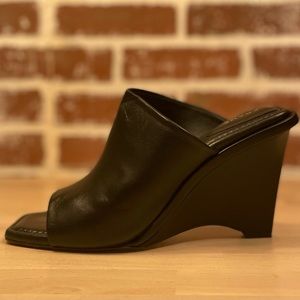 Le Naomi Wedge Sandal